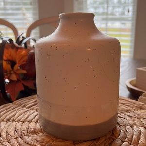 White and grey speckled decorative vase.